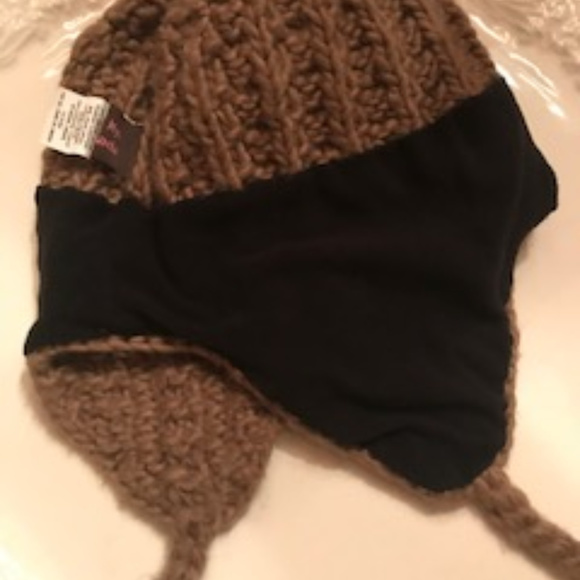 KYI KYI Pom Pom Beanie with Genuine Fox Fur - Picture 5 of 6